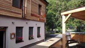 2021-04-12-13-52-54o_nas__oteviraci_doba_vchod_restaurace