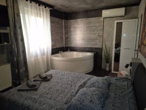 diskretni-milenecky-pokoj-jedna-privatni-wellness-ostrava-virivky-v-ostrave-virivka-ostrava-diskretni-pokoj-pro-dva-s-virivkou-v-ostrave