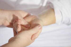 images-pexels-com-photos-161477-treatment-finger-keep-hand-161477-auto-compress-cs-tinysrgb-dpr-2-h-650-w-940-1