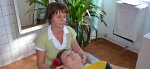marie-urychova-s-radosti-pres-nohy-k-f07