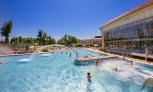 outdoor-pool-dq-jcsfy